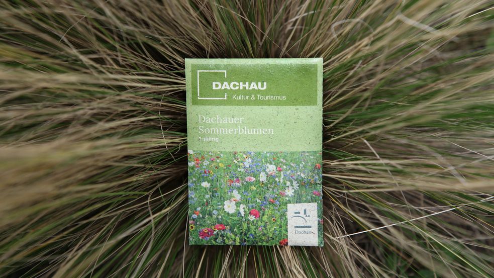 Small sachet of Dachau summer flower mixture in the middle of a decorative grass tuft