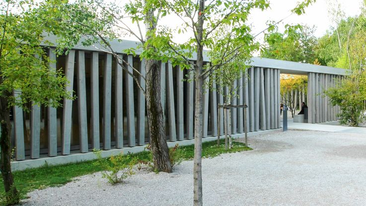 Außenansicht des Besucherzentrums der KZ-Gedenkstätte Dachau