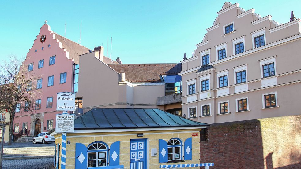 View of the Dachau town hall, in the foreground the small old customs house