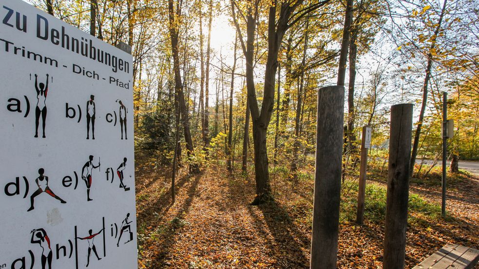 Trimmdichpfadschild mit Anleitungen für Dehnübungen