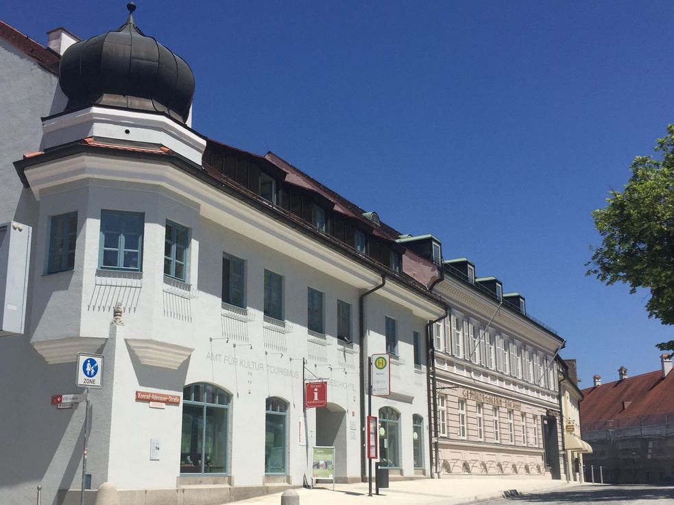 Fotografie der Gebäude des Amts für Kultur, Tourismus und Zeitgeschichte sowie der Gemäldegalerie in Dachau
