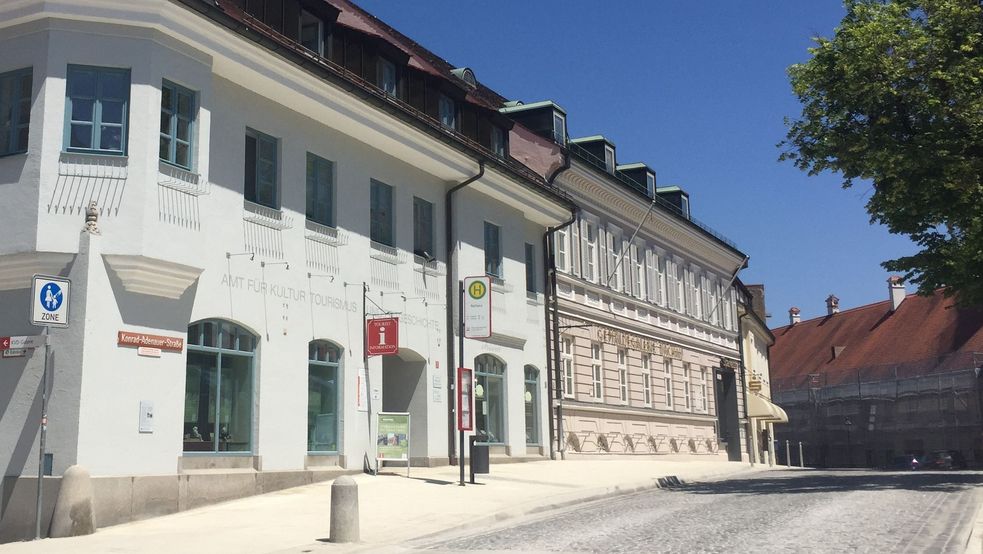 Fotografie der Gebäude des Amts für Kultur, Tourismus und Zeitgeschichte sowie der Gemäldegalerie in Dachau