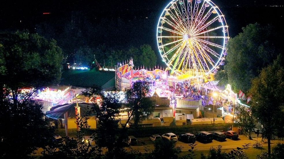 illuminated fair and ferris wheel