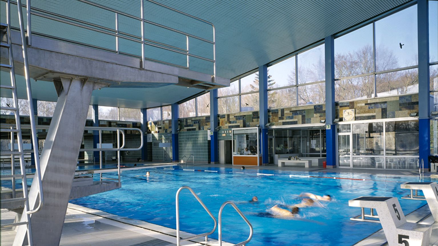 Photo of diving tower and diving basin at Dachau indoor public swimmingpool. Photo: City of Dachau
