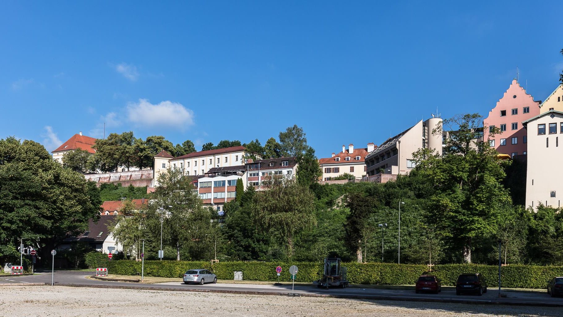 Blick auf Dachauer Altstadt von Ludwig-Thoma-Wiese aus.