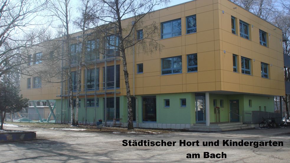 Außenfassade Städtischer Hort und Kindergarten am Bach