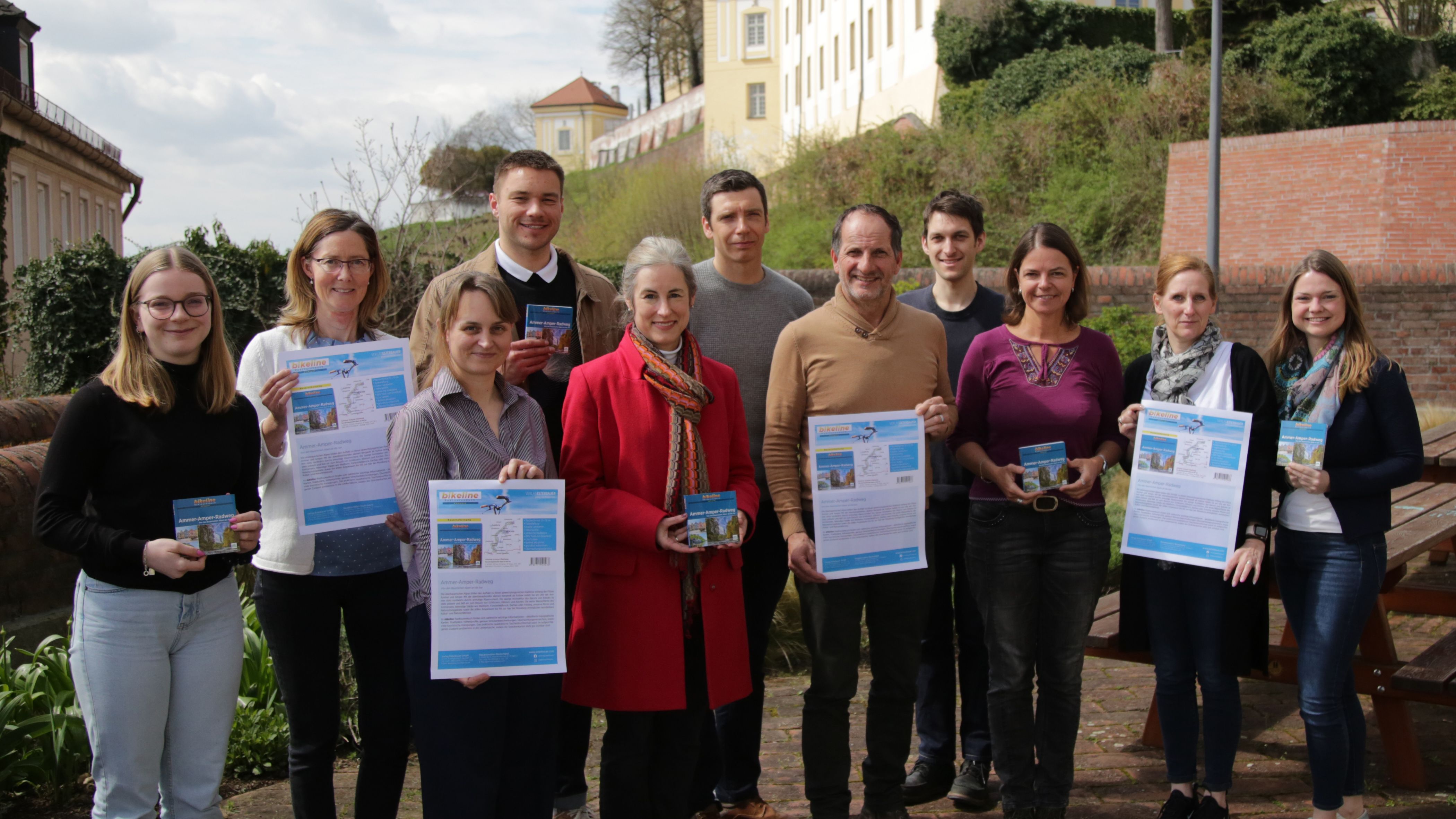 Arbeitsgruppe Ammer-Amper-Radweg bei der Präsentation des Radtourenbuchs zum Ammer-Amper-Radweg