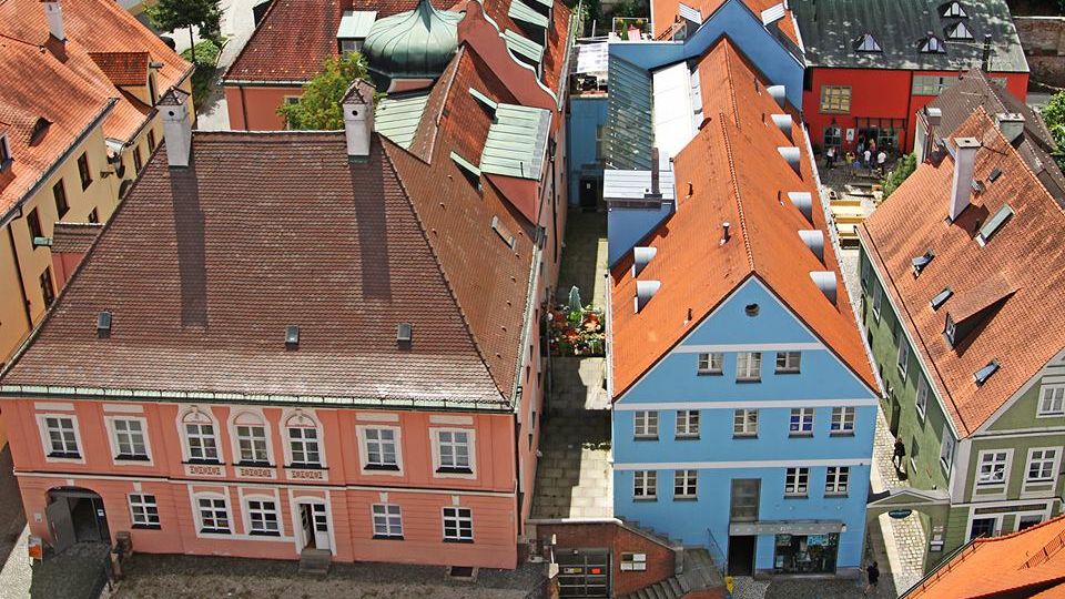 Colourful houses in historic old town Dachau Bird's-eye photo of roofs and colourful facades of houses in old town Dachau during Summer. Photo: City of Dachau