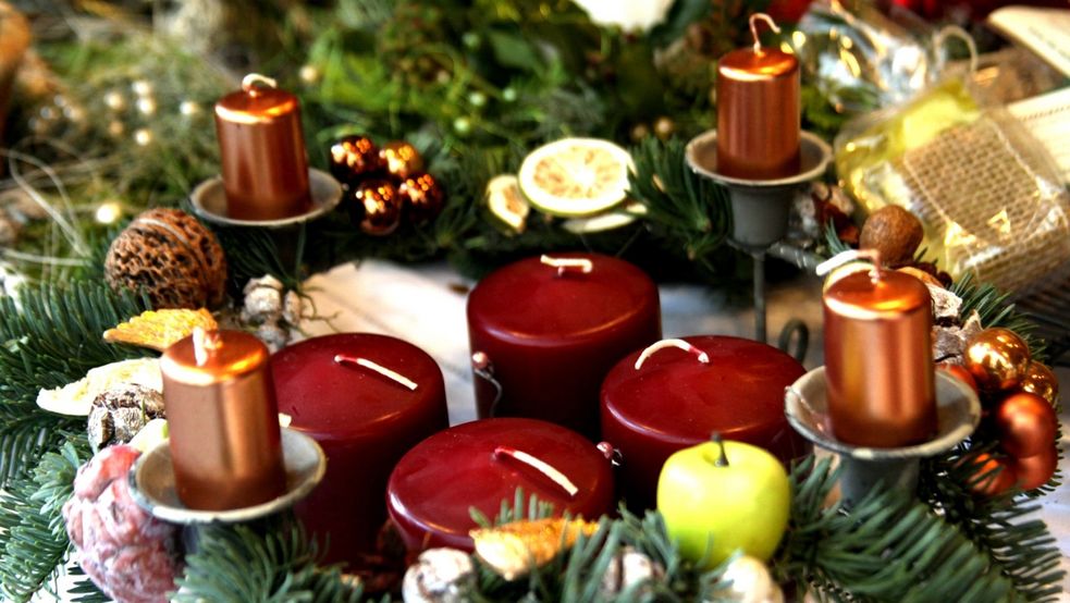 candels on an advent wreath