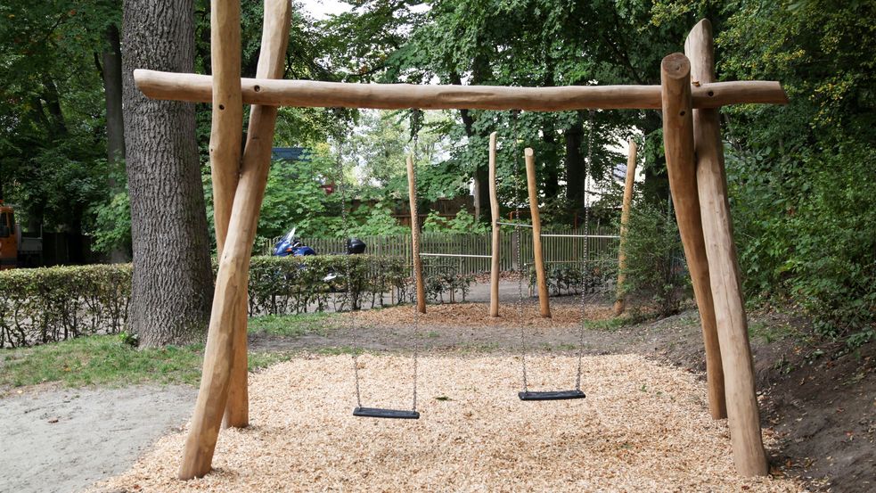 Doppelschaukel im Spielplatz Am Wasserturm