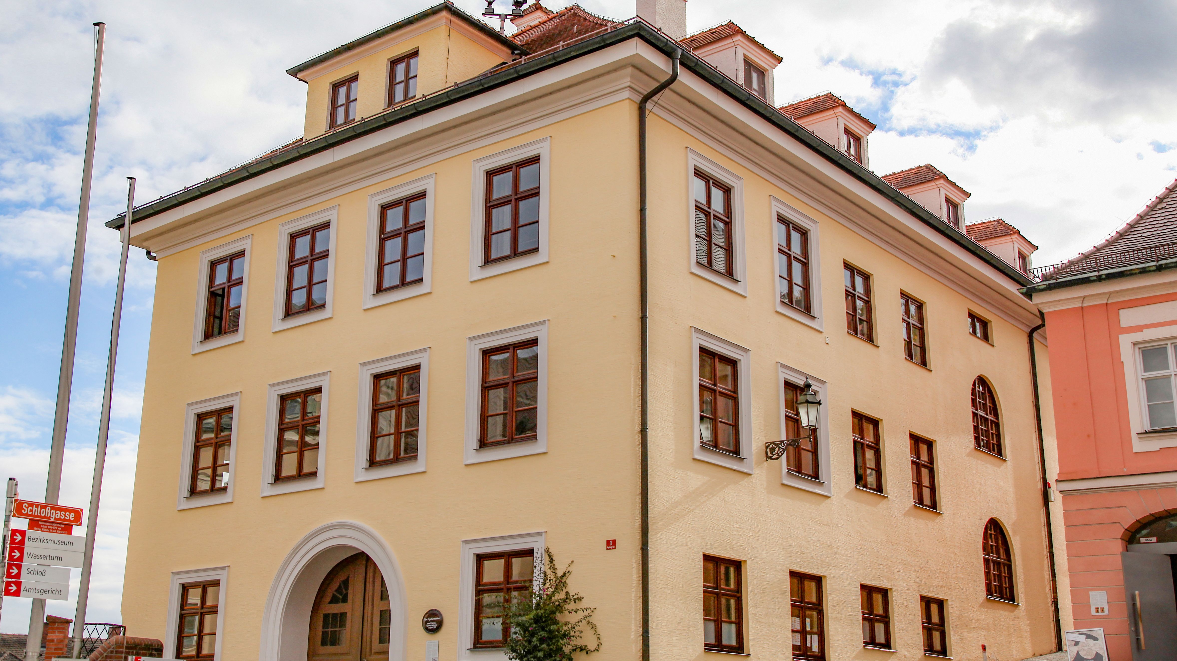 Photo of town hall building 2 in Dachau's historic old town. Photo: City of Dachau
