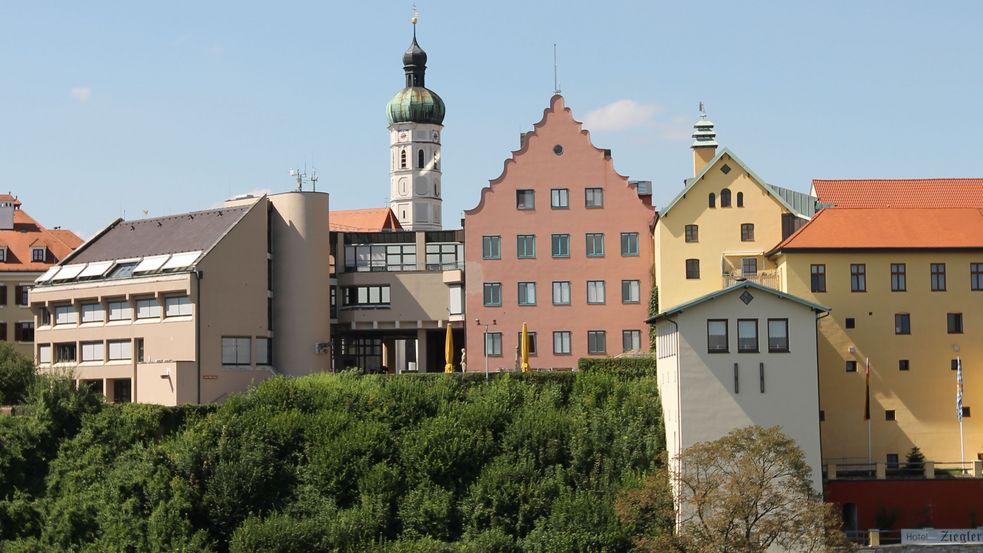 Dachauer Altstadt-Sihouette im Frühsommer von der Thomawiese aus gesehen. Foto: Stadt Dachau