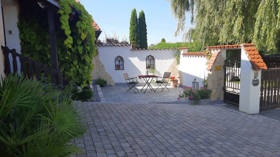 Foto der Terrasse der Pension und Ferienwohnungen Lerchl