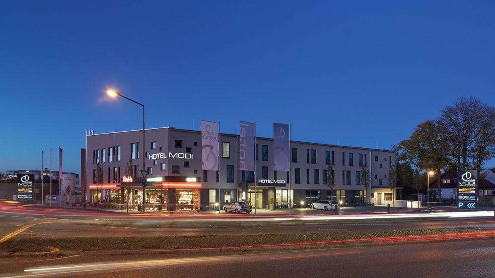 Foto Hotel Modi bei Nacht von Außen