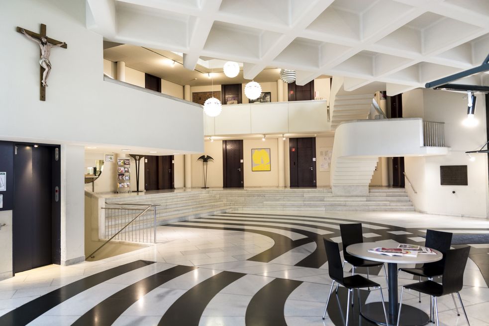 Photo of Dachau city hall foyer. Photo: City of Dachau @Jörg Lutz