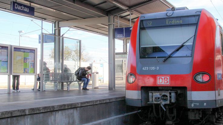 S-Bahn am Dachauer Bahnhof