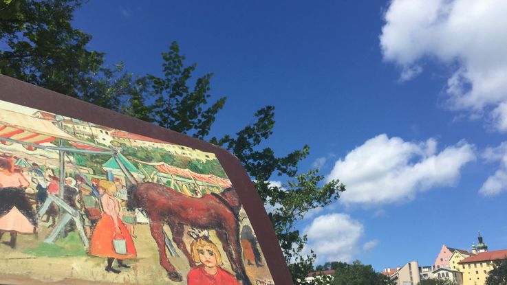 Gemälde von Paula Wimmer, "Dachauer Volksfest" vor der Dachauer Altstadtsilhouette