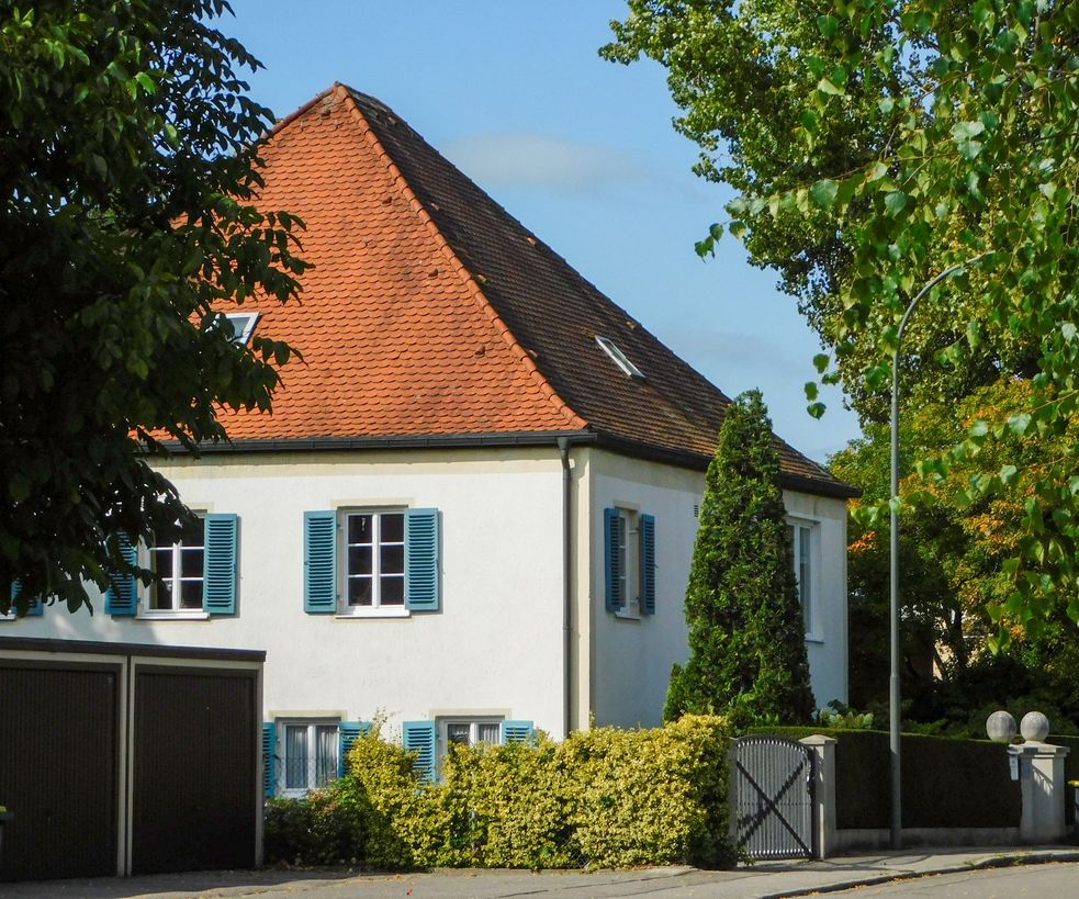 Der am Pollnbach gelegene Pollnhof in Dachau war einst Herrenhaus, Adelssitz, Rittersitz, Bauernhaus und Künstlertreffpunkt.